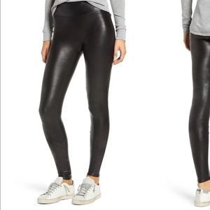 Spans Faux Leather Leggings